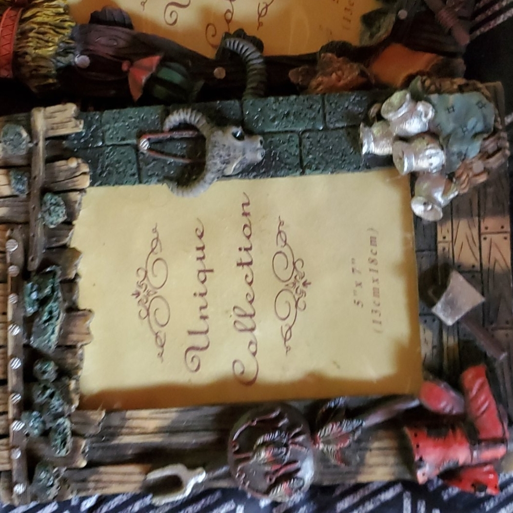 Picture frames - Picture 3 of 7